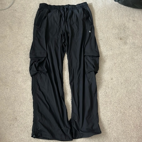 Lululemon cargo studio pants - Picture 2 of 6